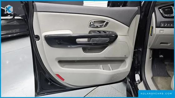 KIA CARNIVAL 9-SEATER NOBLESSE