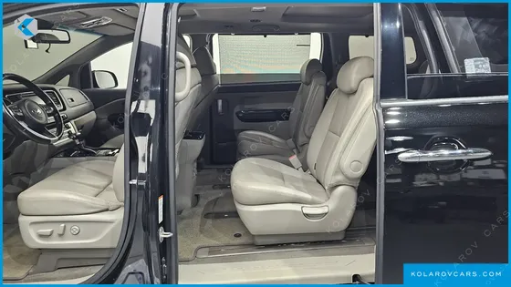 KIA CARNIVAL 9-SEATER NOBLESSE