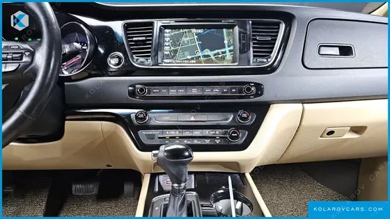 KIA CARNIVAL 9-SEATER HI-LIMOUSINE