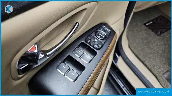 KIA CARNIVAL 9-SEATER HI-LIMOUSINE