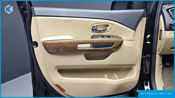 KIA CARNIVAL 9-SEATER HI-LIMOUSINE
