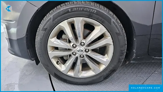 KIA CARNIVAL GASOLINE 9-SEATER HI-LIMOUSINE