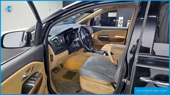 KIA CARNIVAL GASOLINE 9-SEATER HI-LIMOUSINE