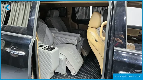 KIA CARNIVAL GASOLINE 9-SEATER HI-LIMOUSINE