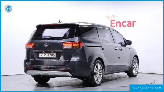 KIA CARNIVAL 7-SEATER LIMOUSINE