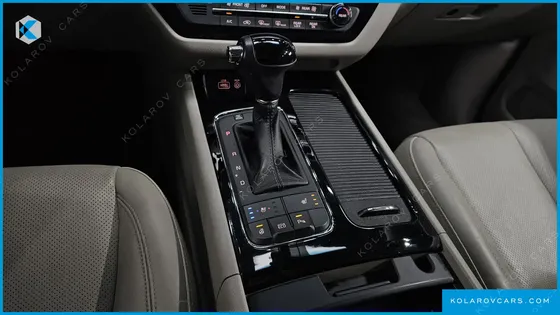 KIA CARNIVAL 7-SEATER LIMOUSINE