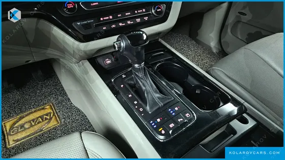KIA CARNIVAL GASOLINE 7-SEATER LIMOUSINE