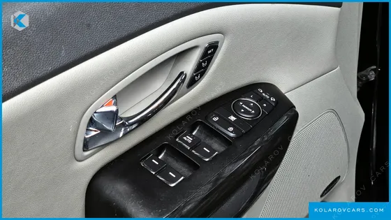 KIA CARNIVAL GASOLINE 7-SEATER LIMOUSINE
