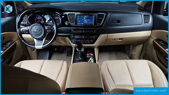 KIA CARNIVAL GASOLINE 7-SEATER HI-LIMOUSINE