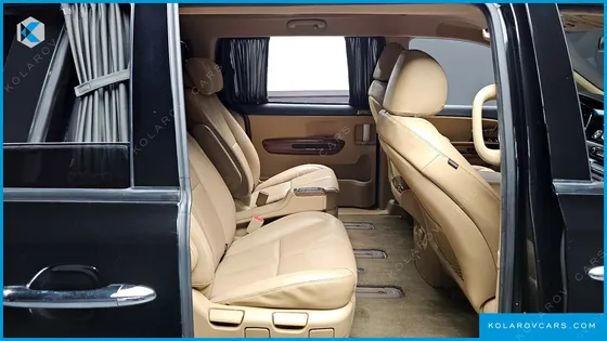 KIA CARNIVAL GASOLINE 7-SEATER HI-LIMOUSINE