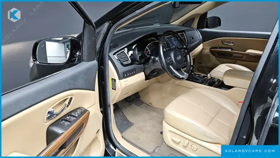KIA CARNIVAL GASOLINE 7-SEATER HI-LIMOUSINE