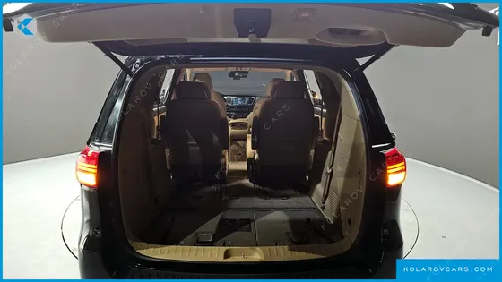 KIA CARNIVAL GASOLINE 7-SEATER HI-LIMOUSINE