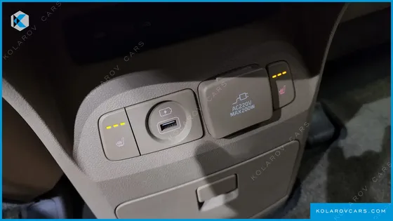KIA CARNIVAL GASOLINE 9-SEATER HI-LIMOUSINE