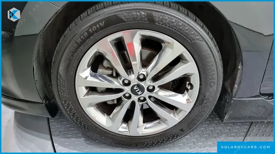 KIA CARNIVAL 9-SEATER HI-LIMOUSINE