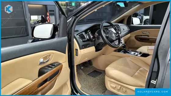 KIA CARNIVAL 9-SEATER HI-LIMOUSINE