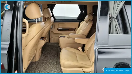KIA CARNIVAL 9-SEATER HI-LIMOUSINE