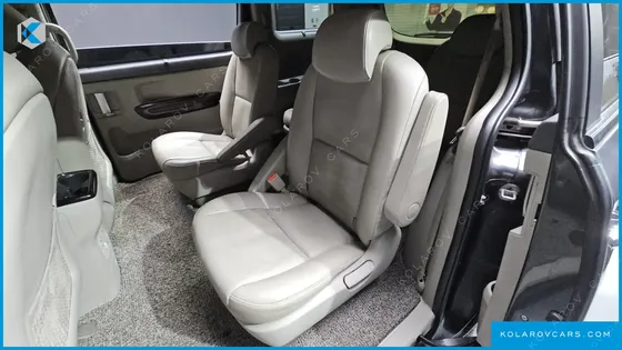 KIA CARNIVAL 9-SEATER PRESTIGE