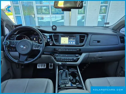 KIA CARNIVAL 9-SEATER NOBLESSE