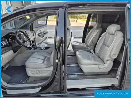 KIA CARNIVAL 9-SEATER NOBLESSE
