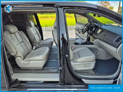 KIA CARNIVAL 9-SEATER NOBLESSE