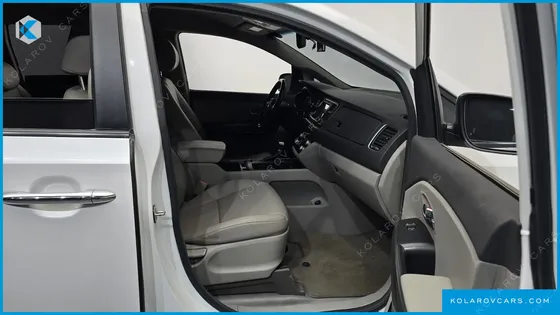 KIA CARNIVAL 9-SEATER LUXURY