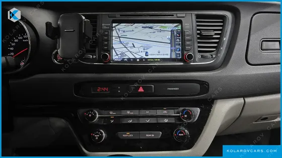 KIA CARNIVAL 9-SEATER LUXURY