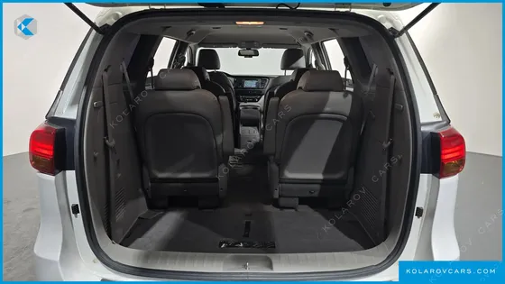 KIA CARNIVAL 9-SEATER LUXURY