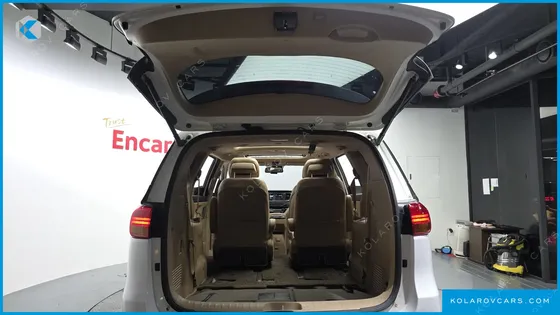 KIA CARNIVAL 7-SEATER LIMOUSINE