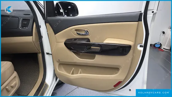 KIA CARNIVAL 7-SEATER LIMOUSINE