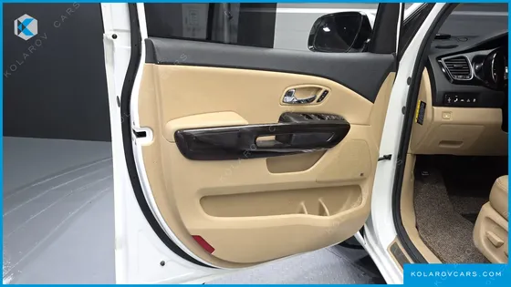 KIA CARNIVAL 7-SEATER LIMOUSINE