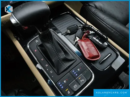 KIA CARNIVAL 9-SEATER NOBLESSE