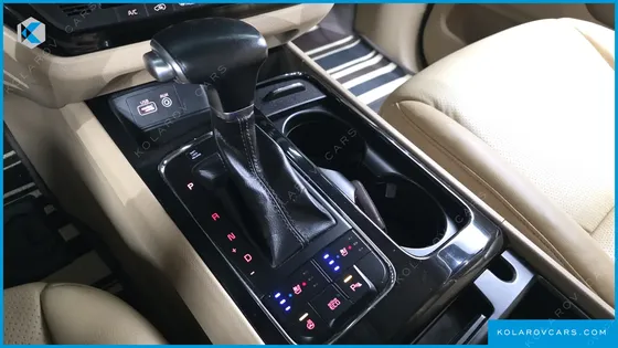 KIA CARNIVAL 9-SEATER HI-LIMOUSINE