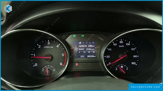 KIA CARNIVAL 11-SEATER LUXURY