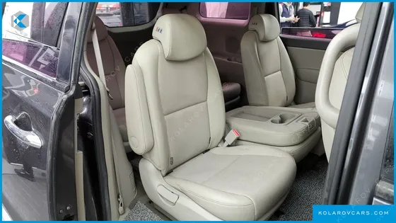 KIA CARNIVAL 11-SEATER LUXURY
