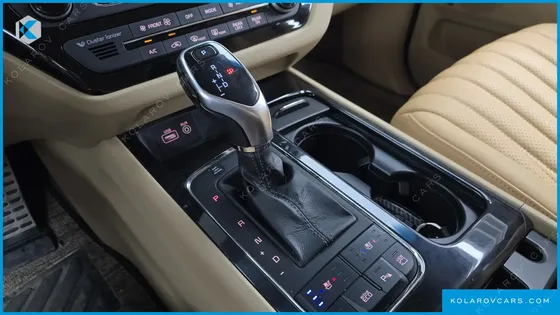 KIA CARNIVAL 7-SEATER LIMOUSINE