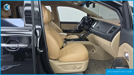 KIA CARNIVAL 7-SEATER LIMOUSINE
