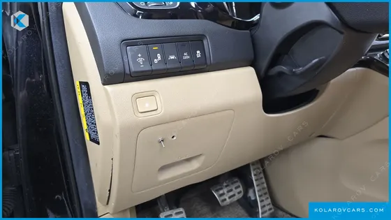 KIA CARNIVAL 7-SEATER LIMOUSINE