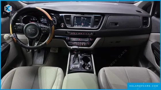 KIA CARNIVAL 7-SEATER LIMOUSINE