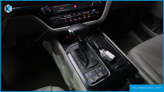 KIA CARNIVAL 7-SEATER LIMOUSINE