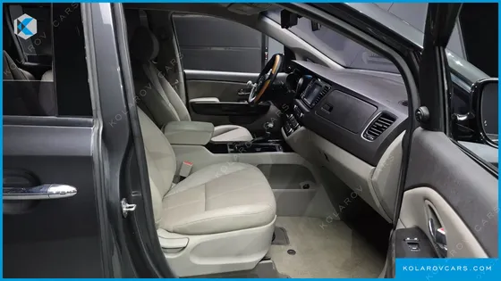 KIA CARNIVAL 7-SEATER LIMOUSINE