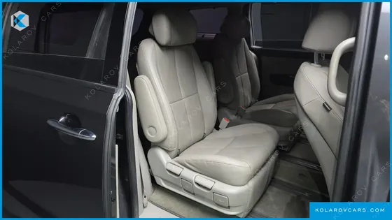 KIA CARNIVAL 7-SEATER LIMOUSINE