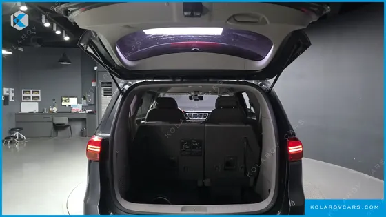 KIA CARNIVAL 7-SEATER LIMOUSINE
