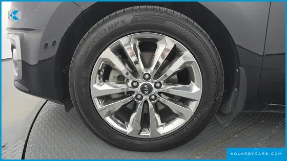 KIA CARNIVAL 9-SEATER PRESTIGE