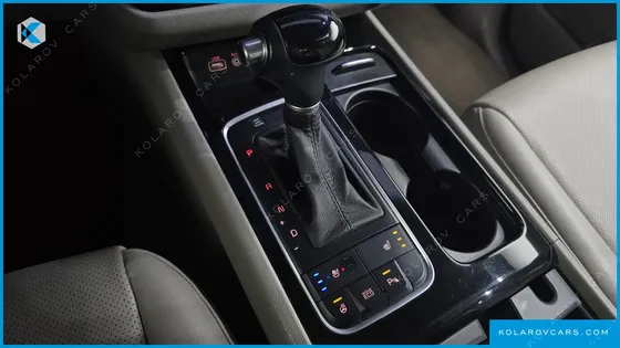 KIA CARNIVAL 9-SEATER PRESTIGE