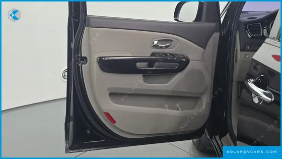 KIA CARNIVAL 9-SEATER PRESTIGE