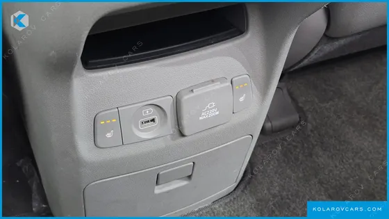 KIA CARNIVAL 9-SEATER PRESTIGE