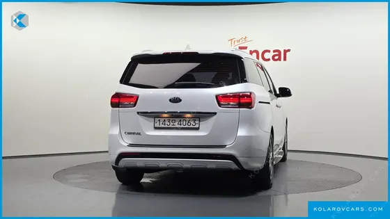 KIA CARNIVAL 9-SEATER NOBLESSE