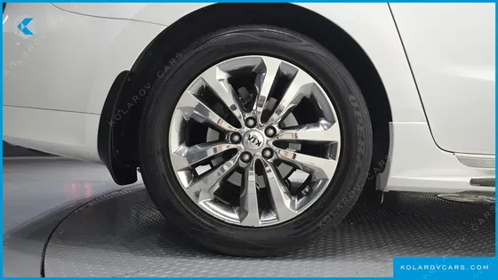 KIA CARNIVAL 9-SEATER NOBLESSE
