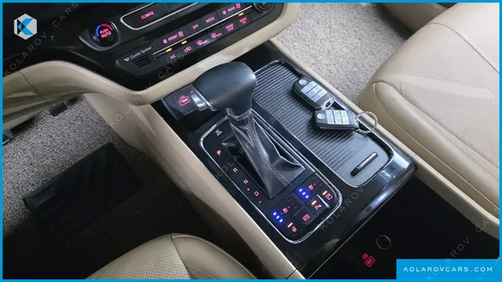 KIA CARNIVAL 9-SEATER NOBLESSE