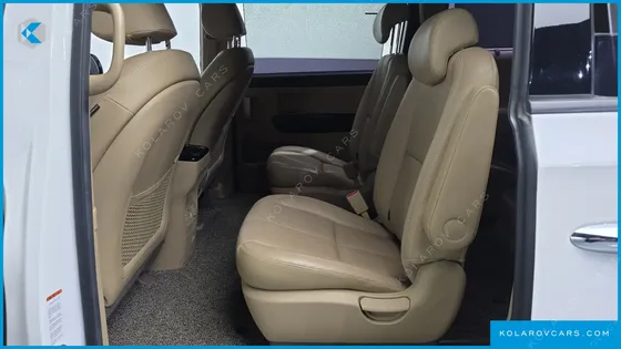 KIA CARNIVAL 9-SEATER NOBLESSE